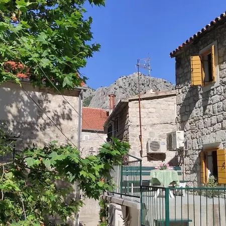 Apartment Charming City Centre Apartment Omis