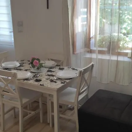 Apartment Charming City Centre Apartment